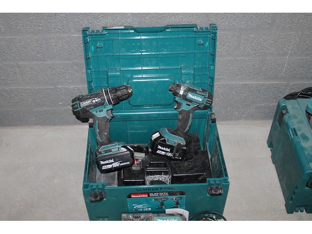 Accu schroefboorset makita met 2 accu's, lader en mbox. januari 2025. - afbeelding 1 van  3