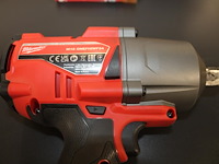 Accu slagmoersleutel millwaukee met 3 accu's en lader in kunststof koffer. - afbeelding 2 van  3