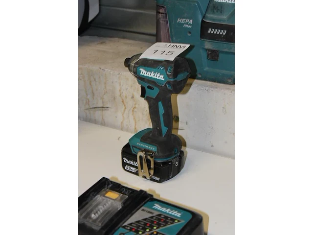 Accu slagschroevendraaier makita ddt153 met accu - afbeelding 2 van  2