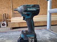 Accu slagschroevendraaier met slagmoer aanzetter makita, dtw300, bouwjaar o.a. 2022 - afbeelding 2 van  9