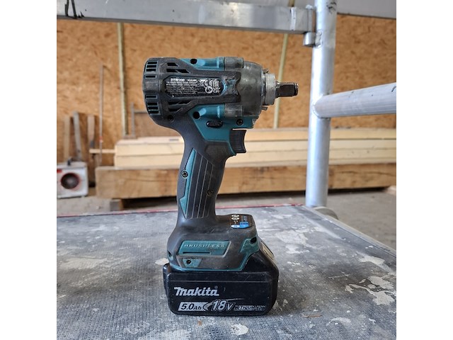Accu slagschroevendraaier met slagmoer aanzetter makita, dtw300, bouwjaar o.a. 2022 - afbeelding 3 van  9