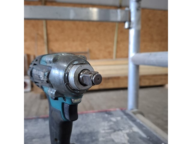 Accu slagschroevendraaier met slagmoer aanzetter makita, dtw300, bouwjaar o.a. 2022 - afbeelding 5 van  9