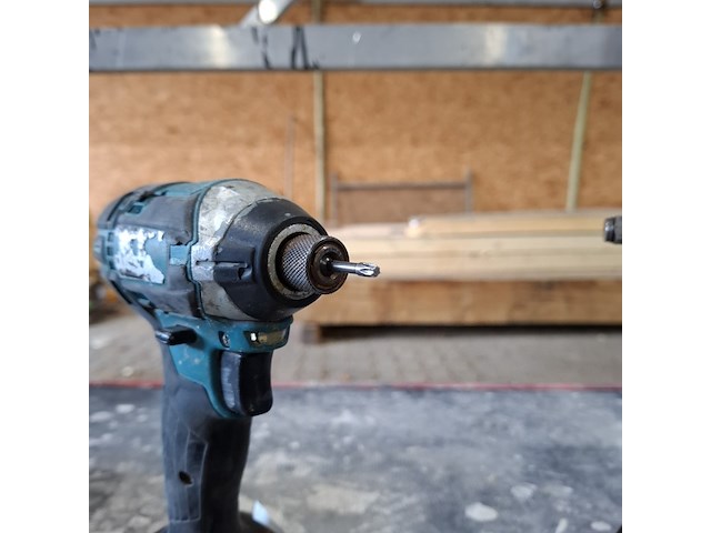 Accu slagschroevendraaier met slagmoer aanzetter makita, dtw300, bouwjaar o.a. 2022 - afbeelding 8 van  9