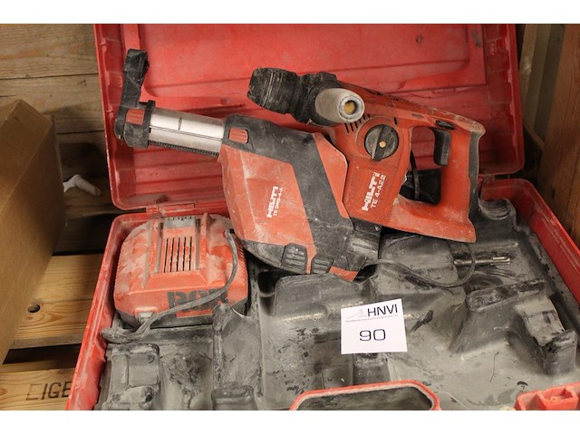 Accu sloophamer hilti te 4-a22 met lader, zonder accu. werking onbekend - afbeelding 1 van  3