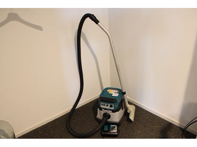 Accu stofzuiger makitadvc862l met twee accu's en lader - afbeelding 1 van  3