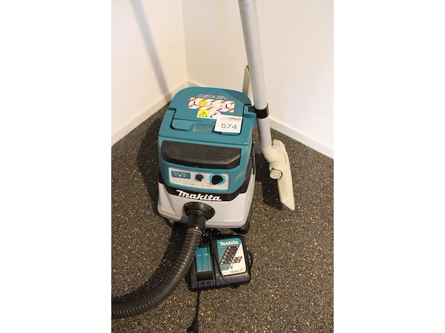Accu stofzuiger makitadvc862l met twee accu's en lader - afbeelding 2 van  3