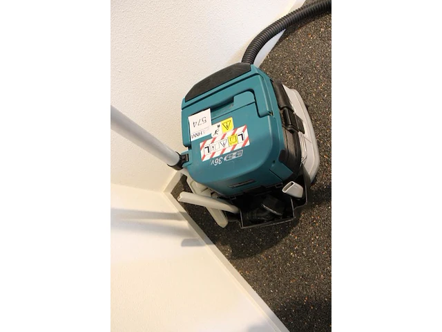 Accu stofzuiger makitadvc862l met twee accu's en lader - afbeelding 3 van  3