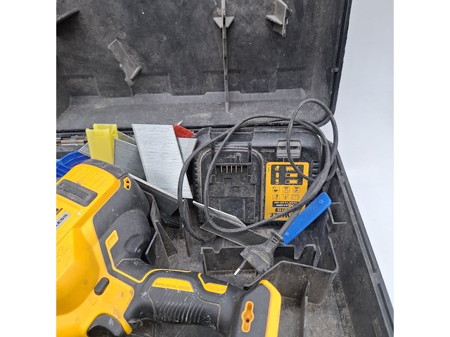 Accu tacker, dewalt, dcn660, 2015 - afbeelding 9 van  11