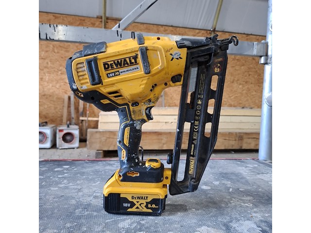 Accu tacker dewalt, dcn660 brushless - afbeelding 2 van  7