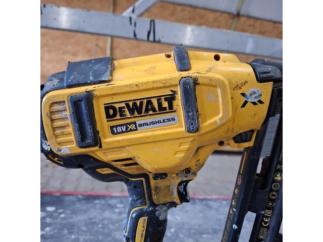 Accu tacker dewalt, dcn660 brushless - afbeelding 3 van  7