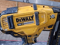 Accu tacker dewalt, dcn660 brushless - afbeelding 3 van  7