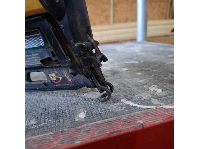 Accu tacker dewalt, dcn660 brushless - afbeelding 6 van  7