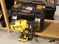 Accu tacker dewalt dsn660 met accu, zonder lader - afbeelding 2 van  3