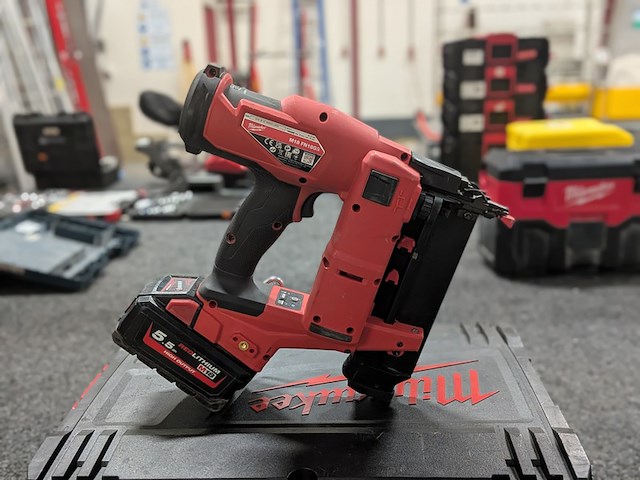 Accu tacker milwaukee, m18 vn18gs, bouwjaar 2023 - afbeelding 8 van  15