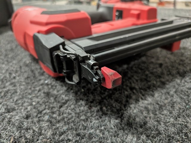 Accu tacker milwaukee, m18 vn18gs, bouwjaar 2023 - afbeelding 11 van  15