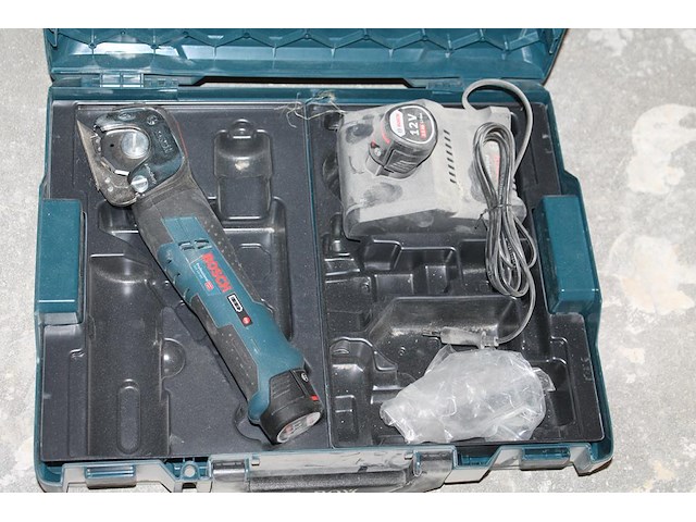 Accu textielschaar bosch gus12v-300 met extra accu en lader in kunststof koffer. - afbeelding 3 van  3