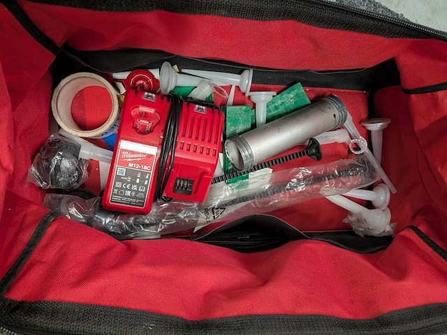 Accu worsten kitspuit milwaukee, c18 pcg, bouwjaar 2022 - afbeelding 10 van  12