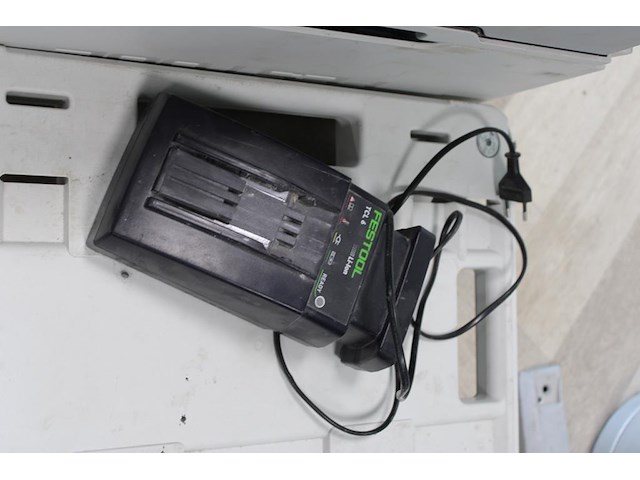 Accu zaagtafel festool csc sys 50 ebi met digitale instelling, twee accu's, lader en diverse accessoires en... onderdeel van combinatiekavel combinatiekavel festool gereedschappen kavels b013 t/m b016. zaag-en werktafel met afzuiging. - afbeelding 3 van  5