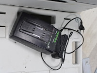 Accu zaagtafel festool csc sys 50 ebi met digitale instelling, twee accu's, lader en diverse accessoires en... onderdeel van combinatiekavel combinatiekavel festool gereedschappen kavels b013 t/m b016. zaag-en werktafel met afzuiging. - afbeelding 3 van  5