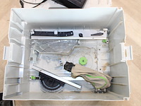 Accu zaagtafel festool csc sys 50 ebi met digitale instelling, twee accu's, lader en diverse accessoires en... onderdeel van combinatiekavel combinatiekavel festool gereedschappen kavels b013 t/m b016. zaag-en werktafel met afzuiging. - afbeelding 5 van  5