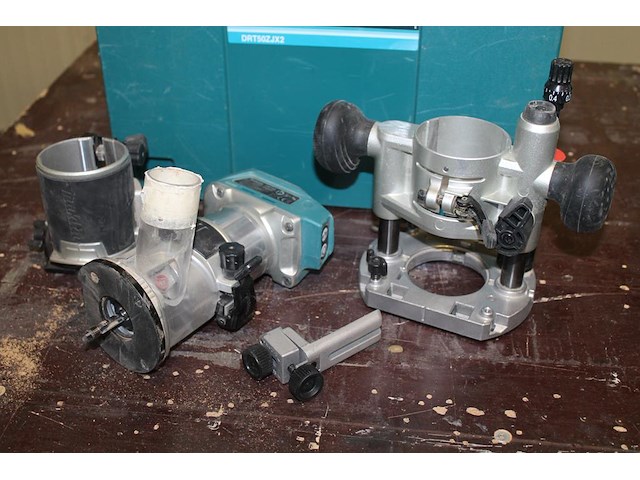 Accubovenfreesbody makita dfe50 met diverse accessoires in mbox. - afbeelding 1 van  3