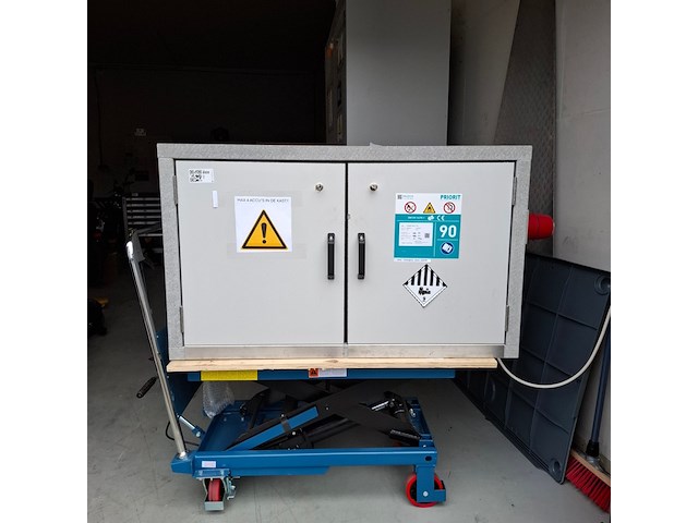Accukast op mobiele heftafel priorit, en92u: 067-110, bouwjaar 2021 - afbeelding 1 van  11