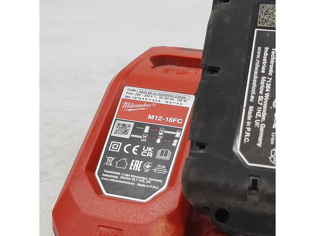 Acculader en accu, milwaukee, m12-18fc - afbeelding 3 van  6
