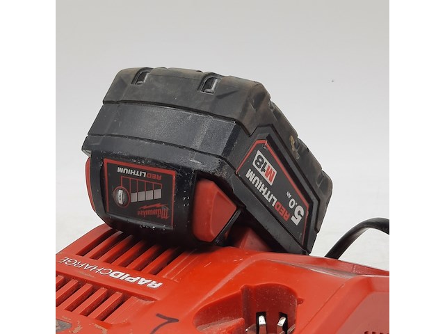 Acculader en accu, milwaukee, m12-18fc - afbeelding 5 van  6