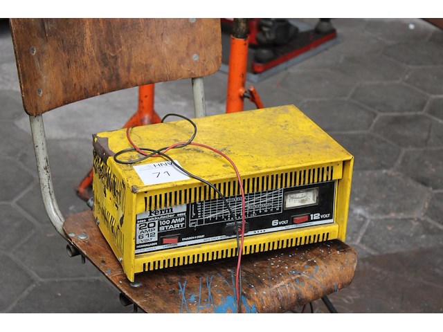 Acculader ferm 12012s. - afbeelding 1 van  3