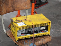 Acculader ferm 12012s. - afbeelding 1 van  3