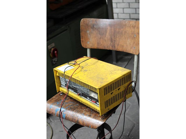 Acculader ferm 12012s. - afbeelding 2 van  3