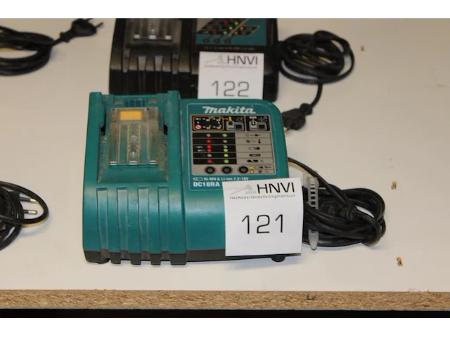 Acculader makita dc18ra - afbeelding 1 van  2
