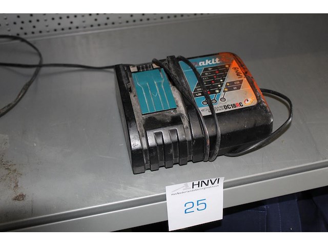 Acculader makita dc18rc. - afbeelding 1 van  2