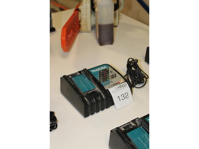 Acculader makita dc18rc - afbeelding 2 van  2