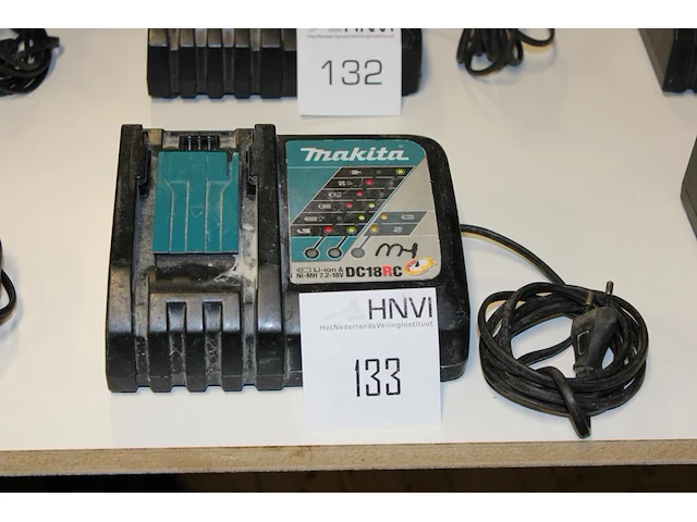 Acculader makita dc18rc - afbeelding 1 van  2