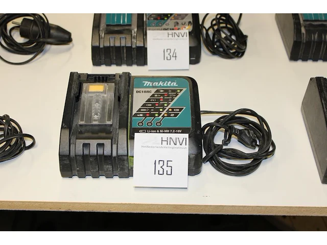 Acculader makita dc18rc - afbeelding 1 van  2