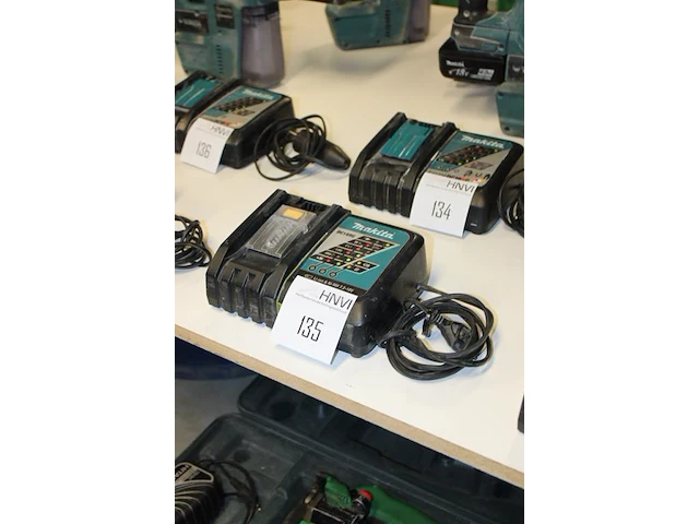 Acculader makita dc18rc - afbeelding 2 van  2