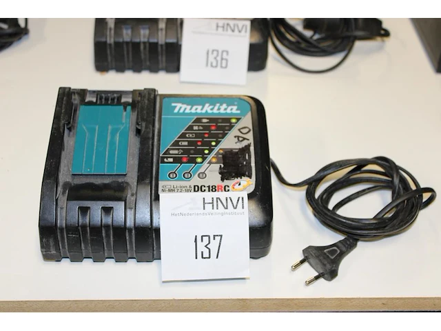 Acculader makita dc18rc - afbeelding 1 van  2