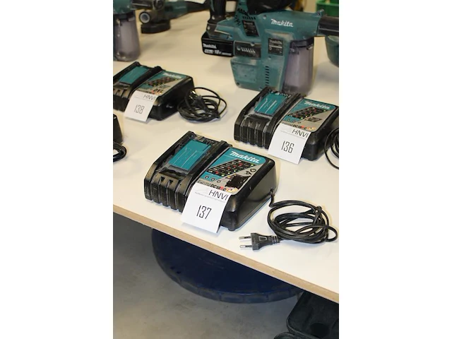 Acculader makita dc18rc - afbeelding 2 van  2