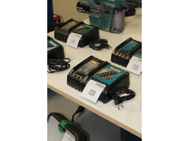Acculader makita dc18rc - afbeelding 2 van  2