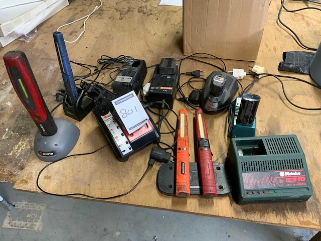 Acculaders en zaklampen - afbeelding 1 van  4