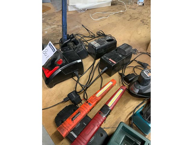 Acculaders en zaklampen - afbeelding 3 van  4