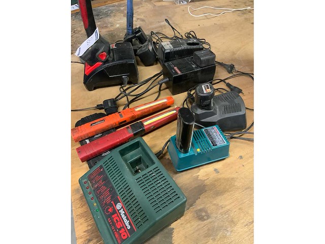 Acculaders en zaklampen - afbeelding 4 van  4