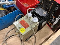 Acculaders, knijptang en divers - afbeelding 3 van  5