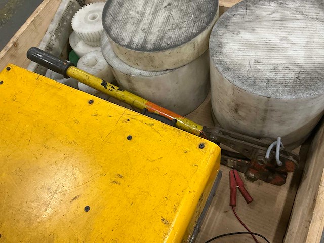 Acculaders, knijptang en divers - afbeelding 2 van  2