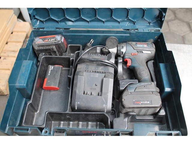 Accuschroefmachine bosch gsr 18v-60c met 2 accu's en lader in koffer. - afbeelding 2 van  3