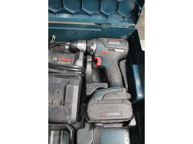 Accuschroefmachine bosch gsr 18v-60c met 2 accu's en lader in koffer. - afbeelding 3 van  3