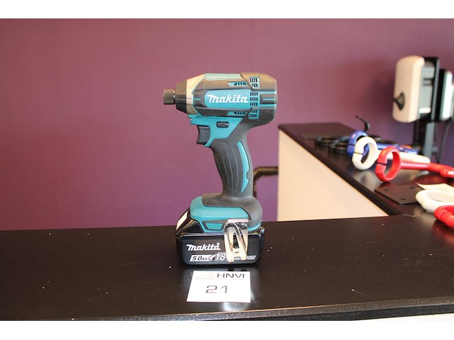 Accuschroefmachine makita dtd152 met 5.0ah 18v accu. - afbeelding 1 van  2