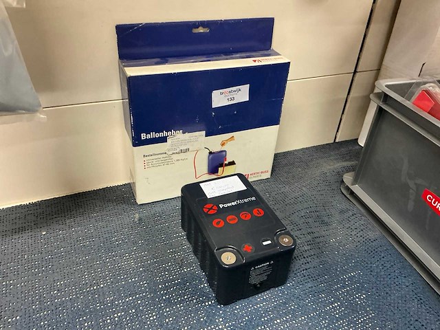 Accuzuur hevelaar en 1 accu - afbeelding 1 van  3