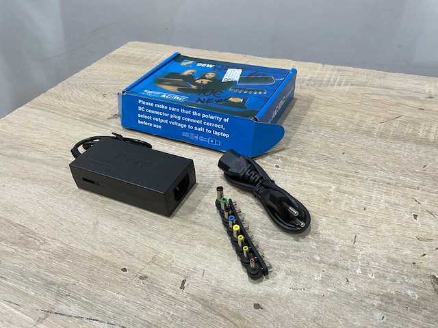 Ac/dc 96 w laptop adapter - afbeelding 1 van  5